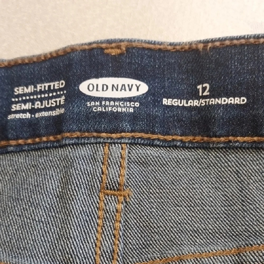 Old Navy NWT Women's Semi-Fitted Cuffed Denim Jean Shorts Size 12 Med‎ Blue Wash